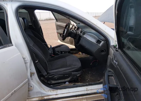 2011 Chevrolet Impala Police z USA, uszkodzony, nr VIN 2G1WD5EM8B1281939